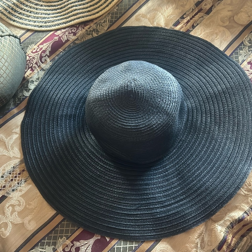 Floppy sun hat